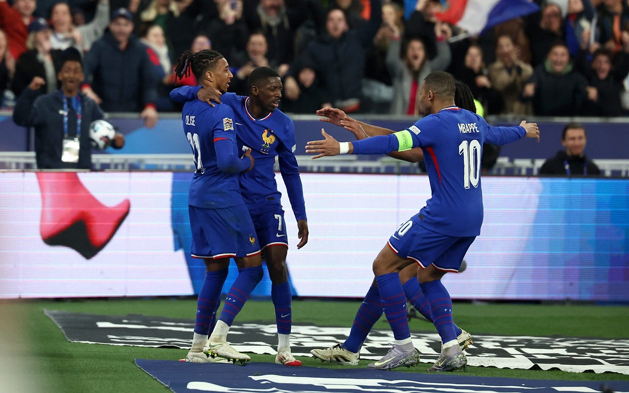 Além de Dembele, França terá mais desfalques. (foto: FRANCK FIFE / AFP)