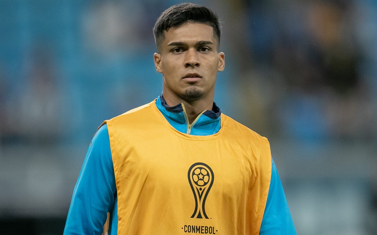 Arezo é reserva do Grêmio. (Foto: Liamara Polli/AGIF)