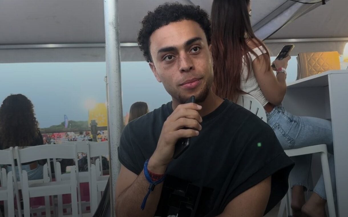 Sergiño Dest em entrevista exclusiva ao Lance! durante o Legends Tournament, em Curaçao (Foto: João Brandão/Lance!)