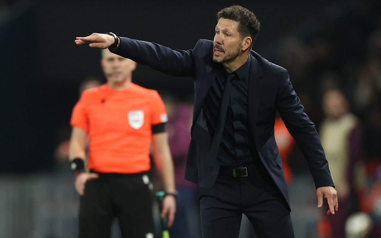 Diego Simeone em PSG x Atlético de Madrid pela Champions League (Foto: FRANCK FIFE / AFP)