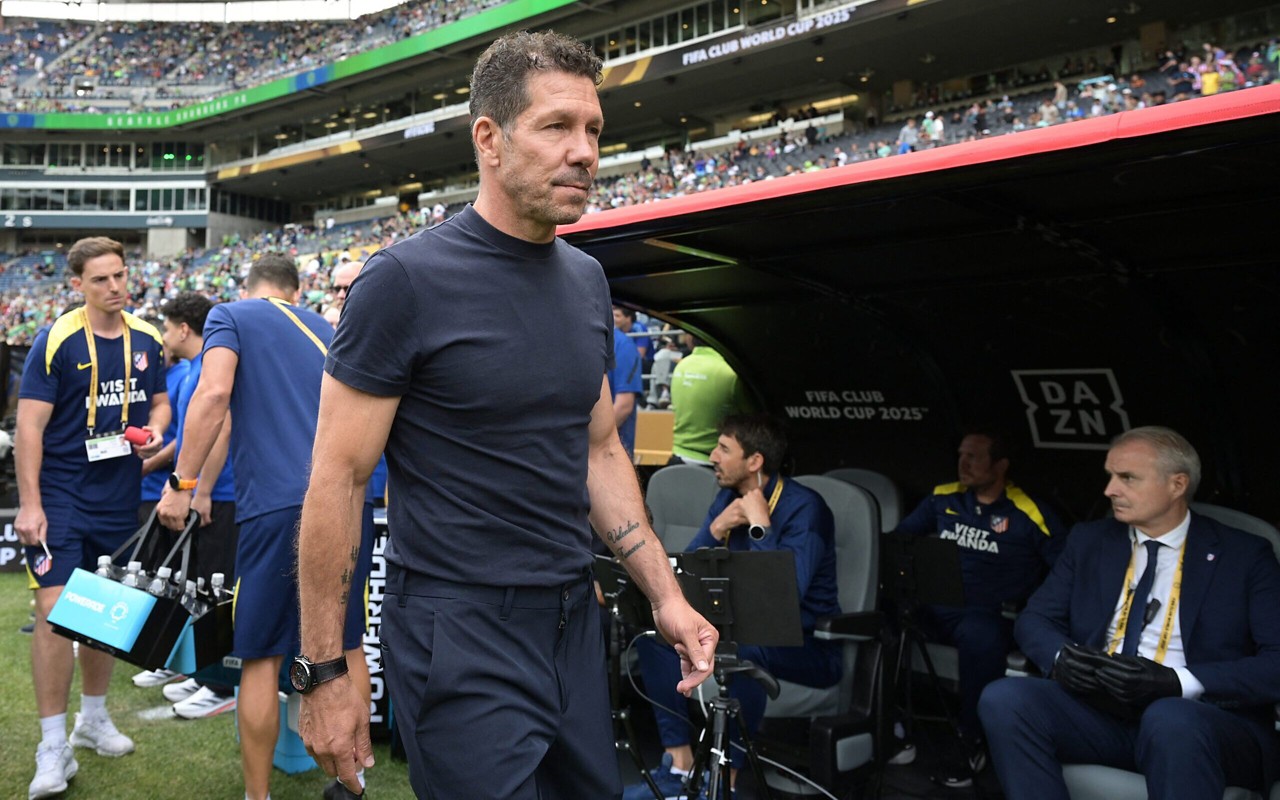Técnico Diego Simeone comanda seu Atlético de Madrid em vitória contra Seattle Sounders (Juan Mabromata/AFP)