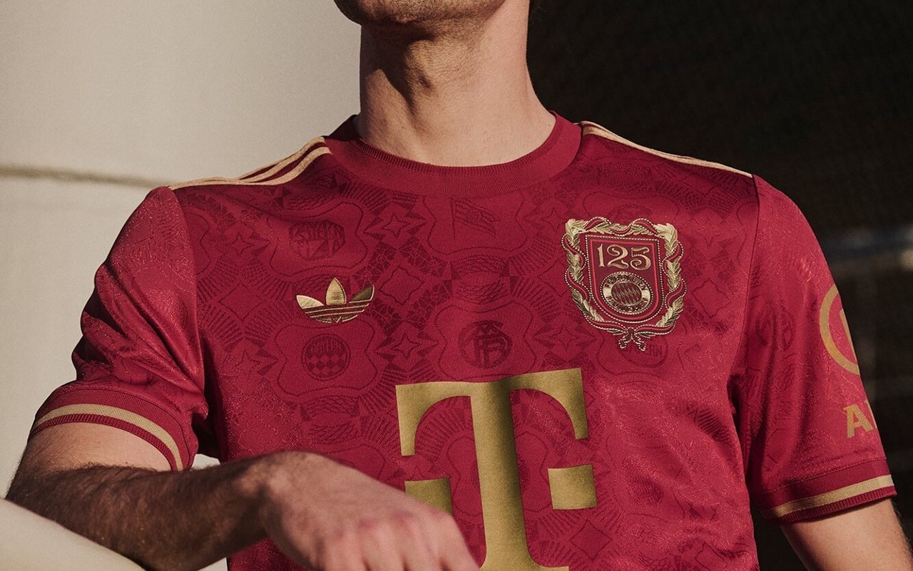 Ensaio da nova camisa comemorativa do Bayern de Munique (Foto: Divulgação/Instagram)