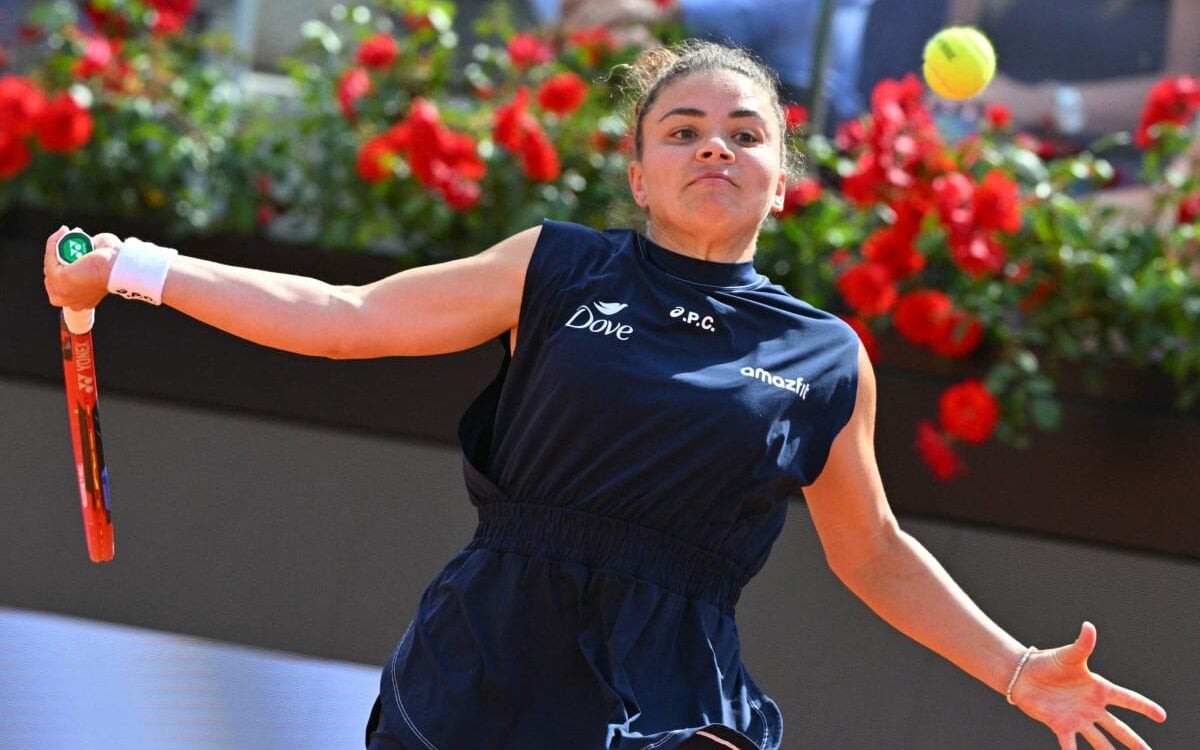 Jasmine Paolini na vitória sobre a americana Peyton Stearns (Foto: Andreas SOLARO / AFP)