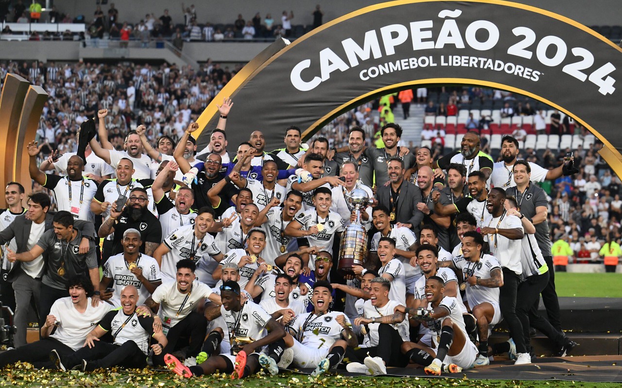 Botafogo se tornou campeão da Libertadores após vencer o Atlético-MG no Monumental de Núnez (Foto: Vitor Silva/ Botafogo)