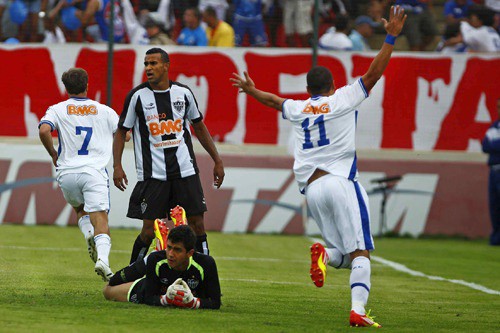 6 a 1: histórica goleada da Raposa sobre o Atlético completa 10 anos neste sábado (4)