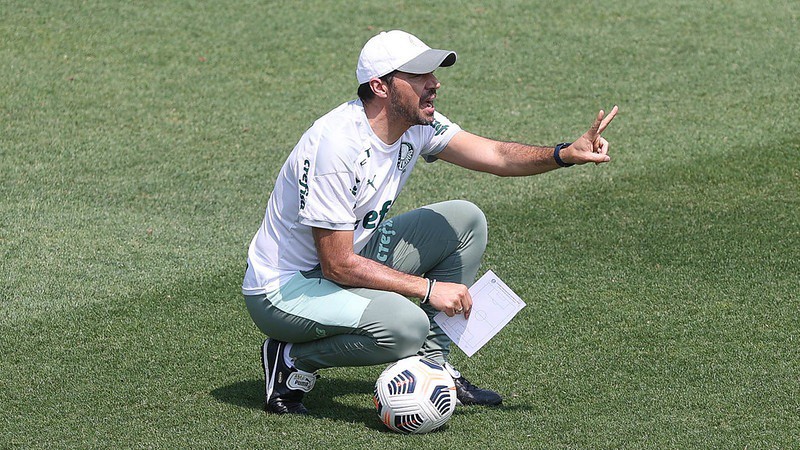 Abel é criticado por parte da torcida pelas suas escalações