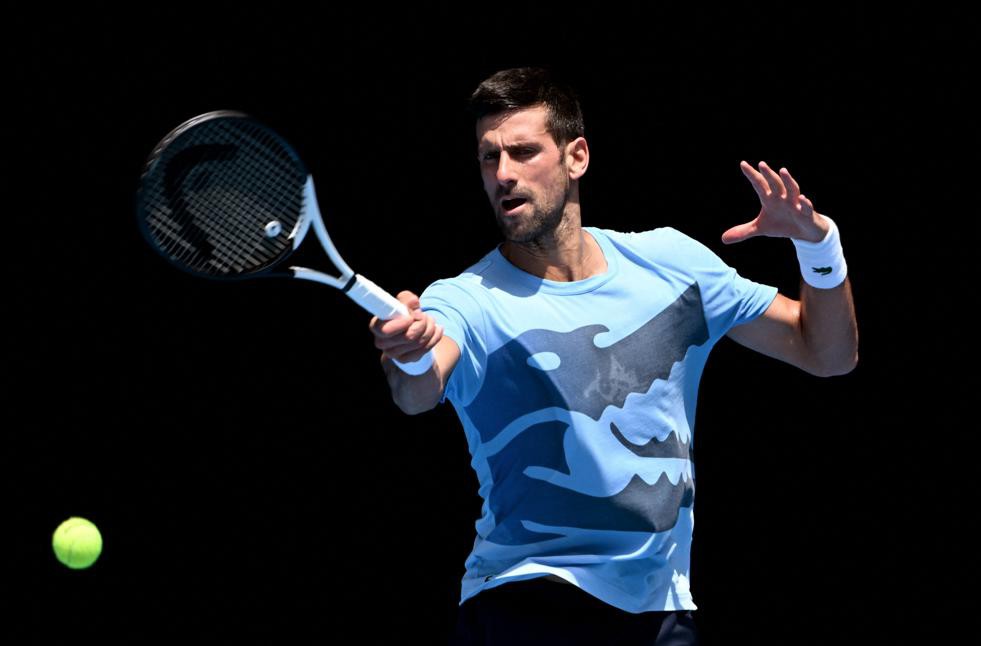 Novak Djokovic protagoniza sua volta ao Aberto da Austrália, um ano depois de ter sido deportado do país por não estar vacinado contra covid-19