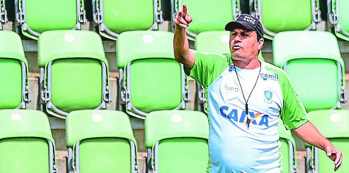 No único jogo em que Adílson Batista mudou o esquema do América até aqui, a equipe saiu derrotada