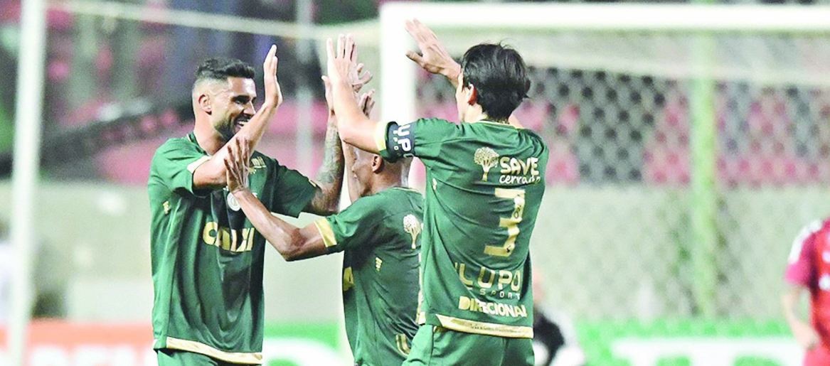 Em julho, na estreia do comando de Adílson Batista, América venceu Internacional em casa, por 2 a 1