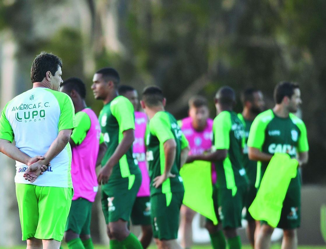 Adílson Batista aprovou a entrar do time no jogo na Ilha do Retiro
