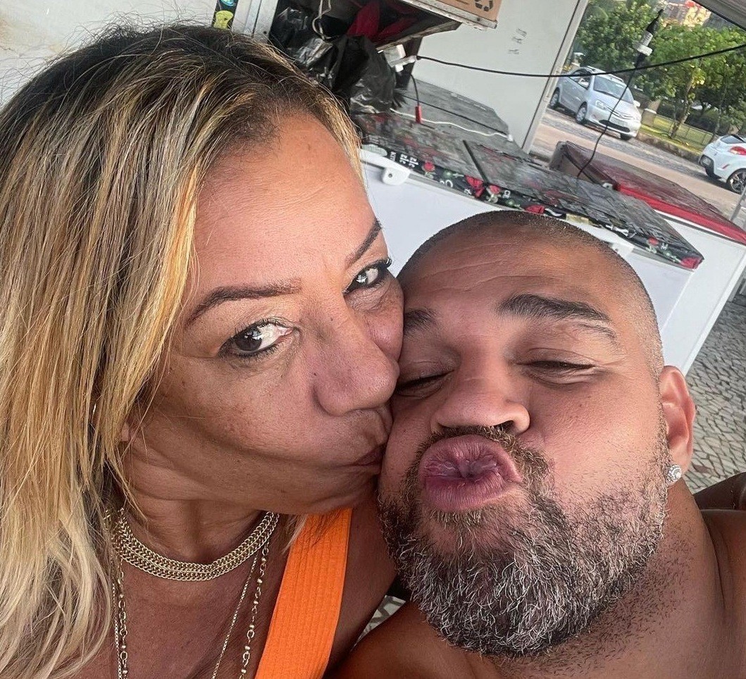 Adriana Belém e o ex-jogador Adriano Imperador