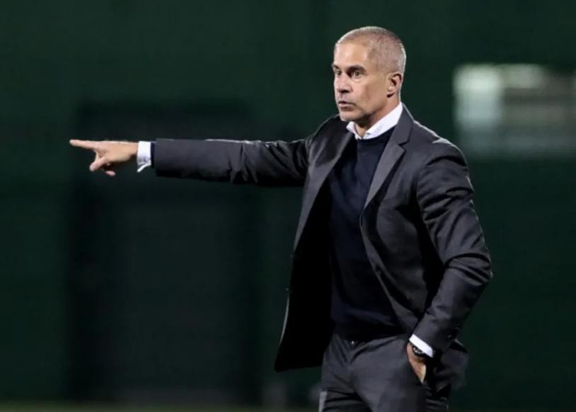 Ex-Corinthians, Sylvinho foi anunciado como treinador da Albânia