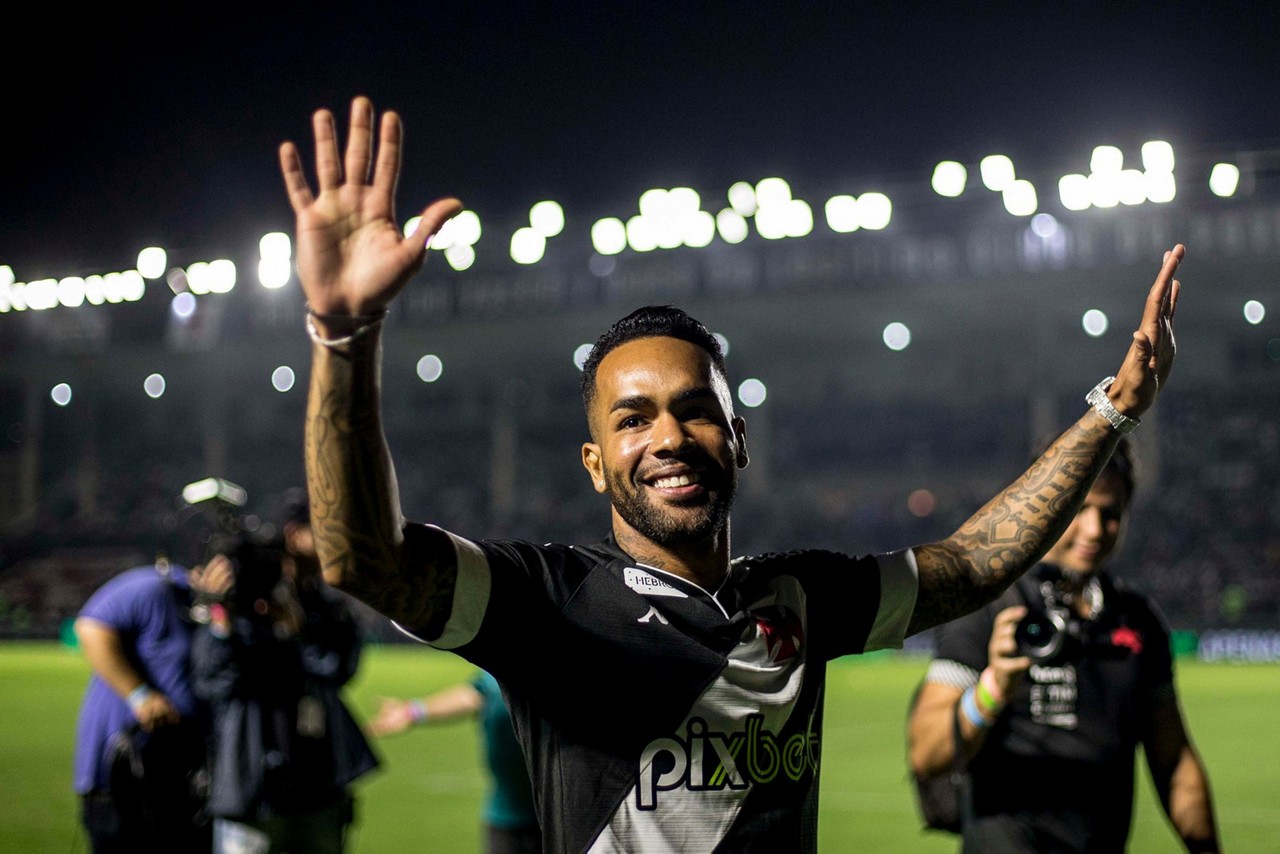 Alex volta para o clube que o revelou