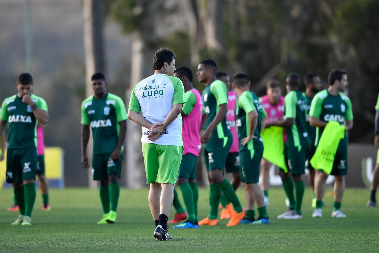 Depois do empate com o Ceará, Adílson começa a preparar a equipe para enfrentar o Botafogo, às 11h, no Rio