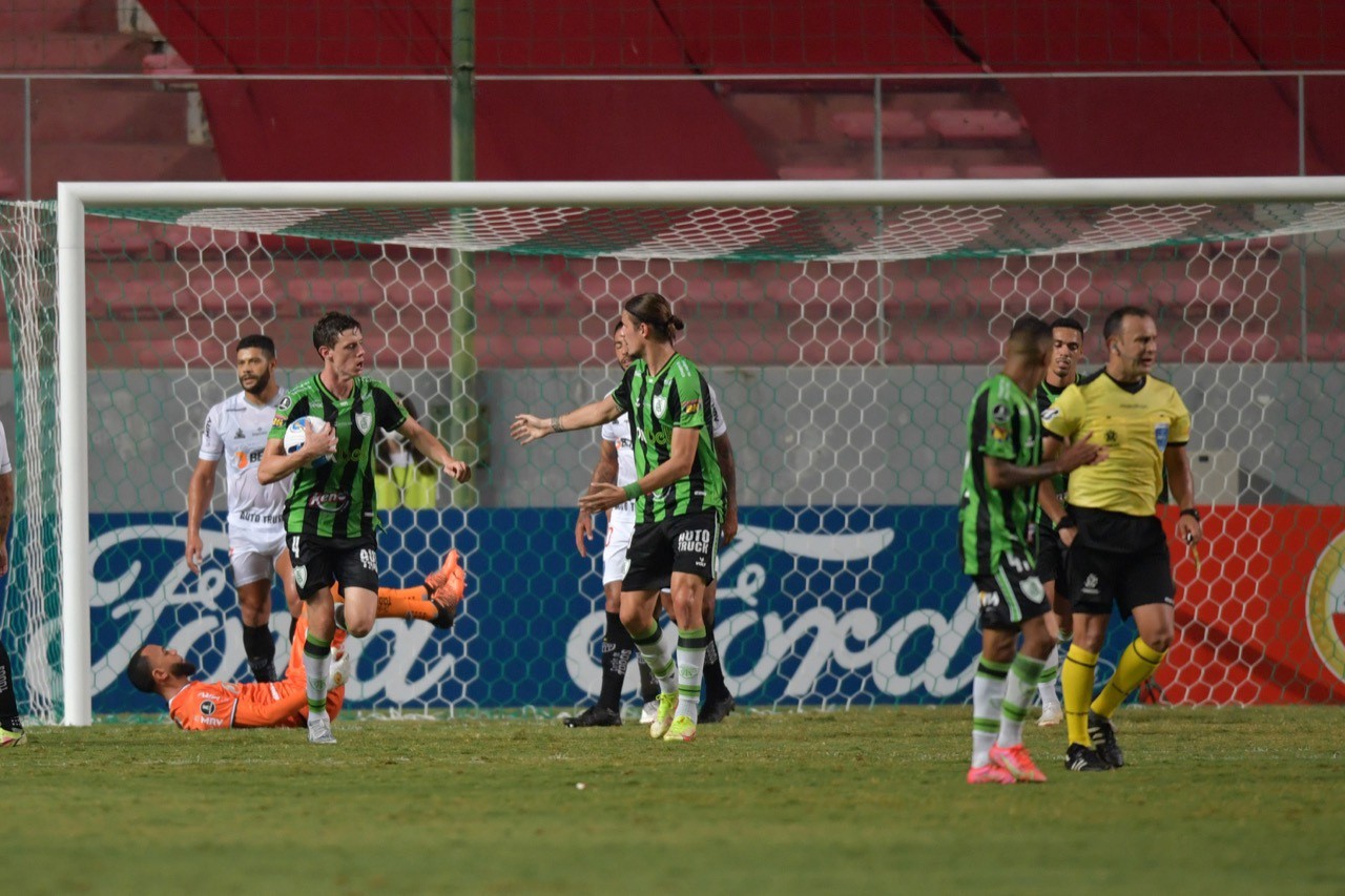 Gol contra o Atlético foi marcado por Conti