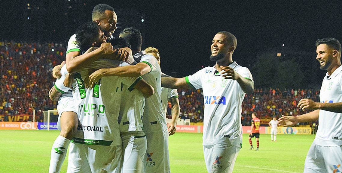 Os atacantes Luan e Rafael Moura voltaram a marcar gols na partida de quarta-feira contra o Sport