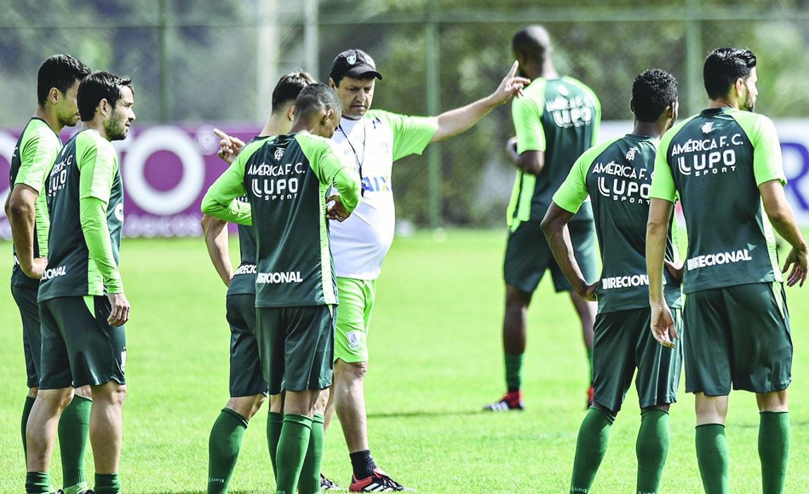 Sábado, o time do técnico Adílson Batista enfrenta o líder São Paulo, no Morumbi, e precisa da reabilitação para não se complicar