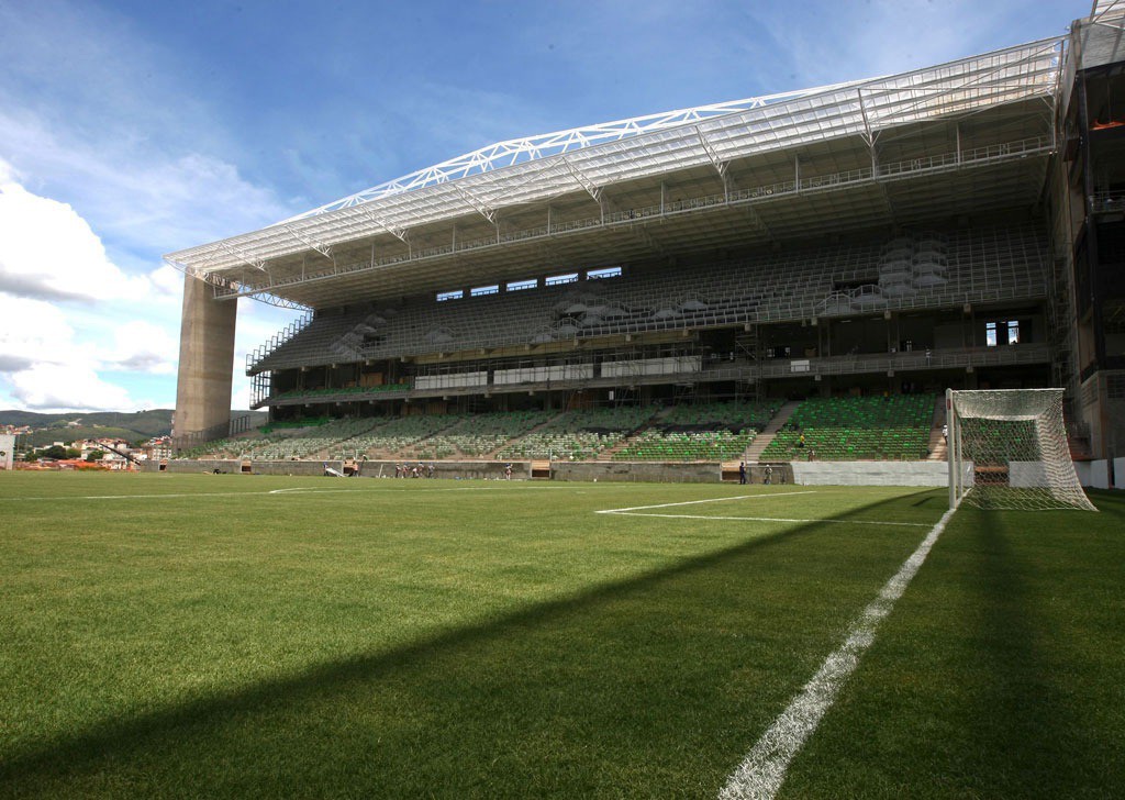 Deputados fazem visita ao estadio do Independência em Belo Horizonte. O estádio é vem sendo falado depois que o Atlético e a Arena Independência, concessionária vencedora da licitação do estádio, encontraram brechas na legislação para dividir os lucros do novo palco do futebol mineiro pelos próximos dez anos