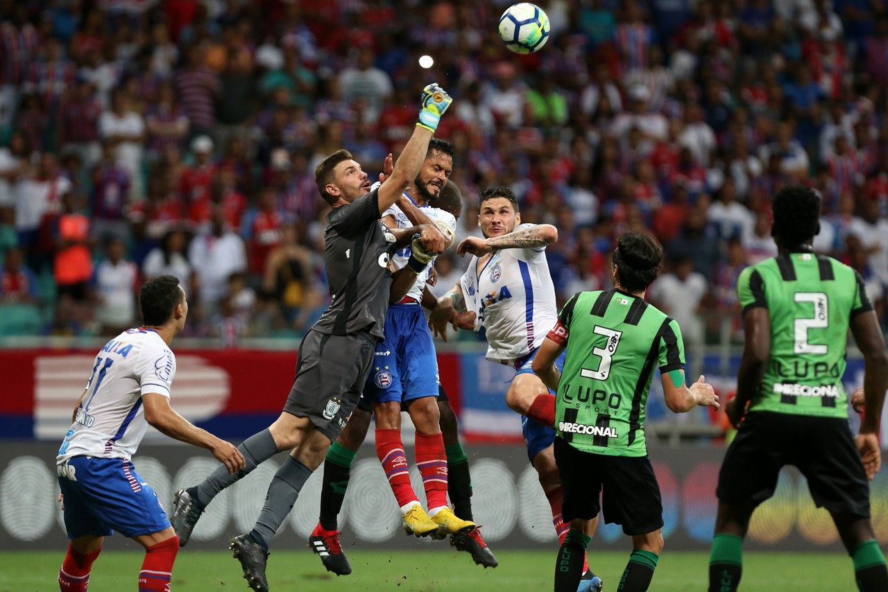Apesar de ter dado rebote no gol do Bahia, João Ricardo salvou o América de levar mais gols