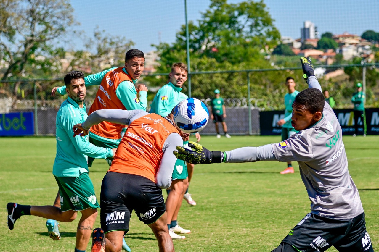 Coelho se reapresentou nesta segunda-feira (23)