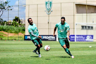 Éder (direita) opinou sobre preferência de conquista em 2023