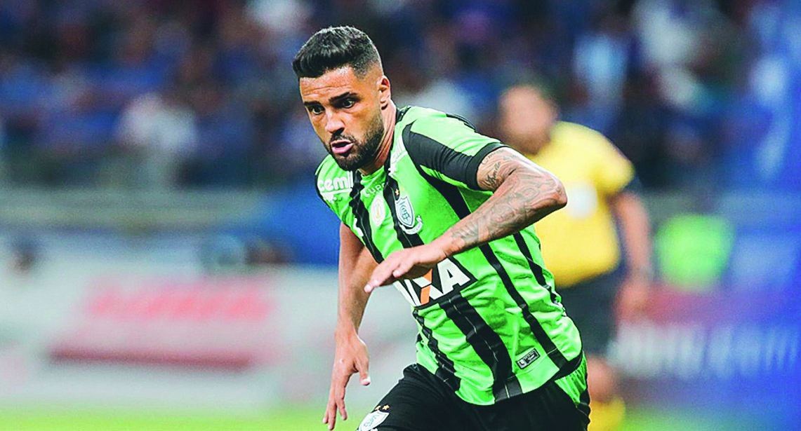 Emprestado pelo Fluminense, o lateral Giovanni não poderá enfrentar o carioca no fim de semana