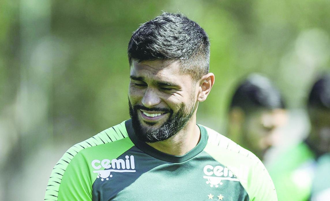 Recuperado de contusão, Luan está à disposição de Adílson Batista para o duelo contra o Fluminense