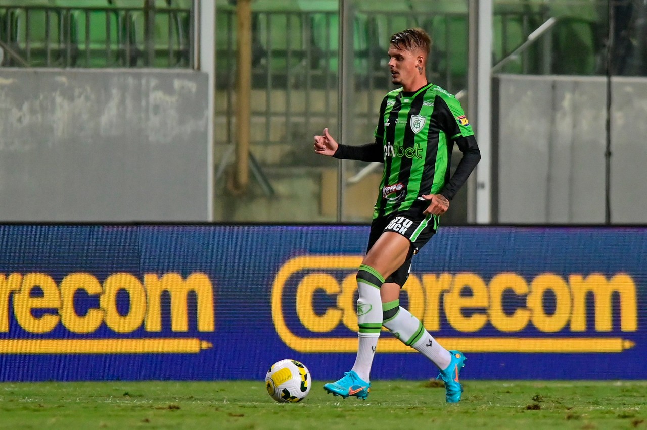 Luan Patrick teve estreia elogiada pelo técnico Vagner Mancini