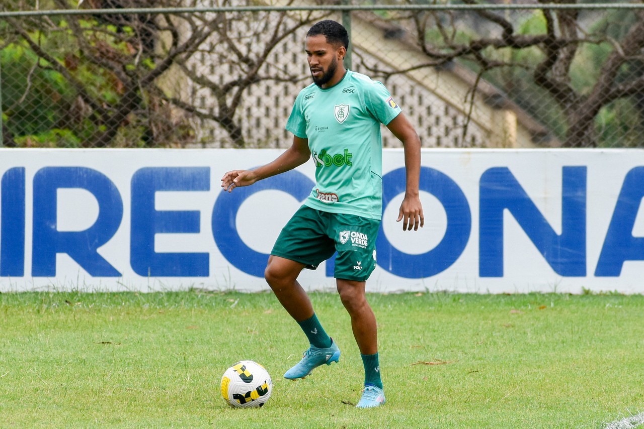 Everaldo, atacante do América