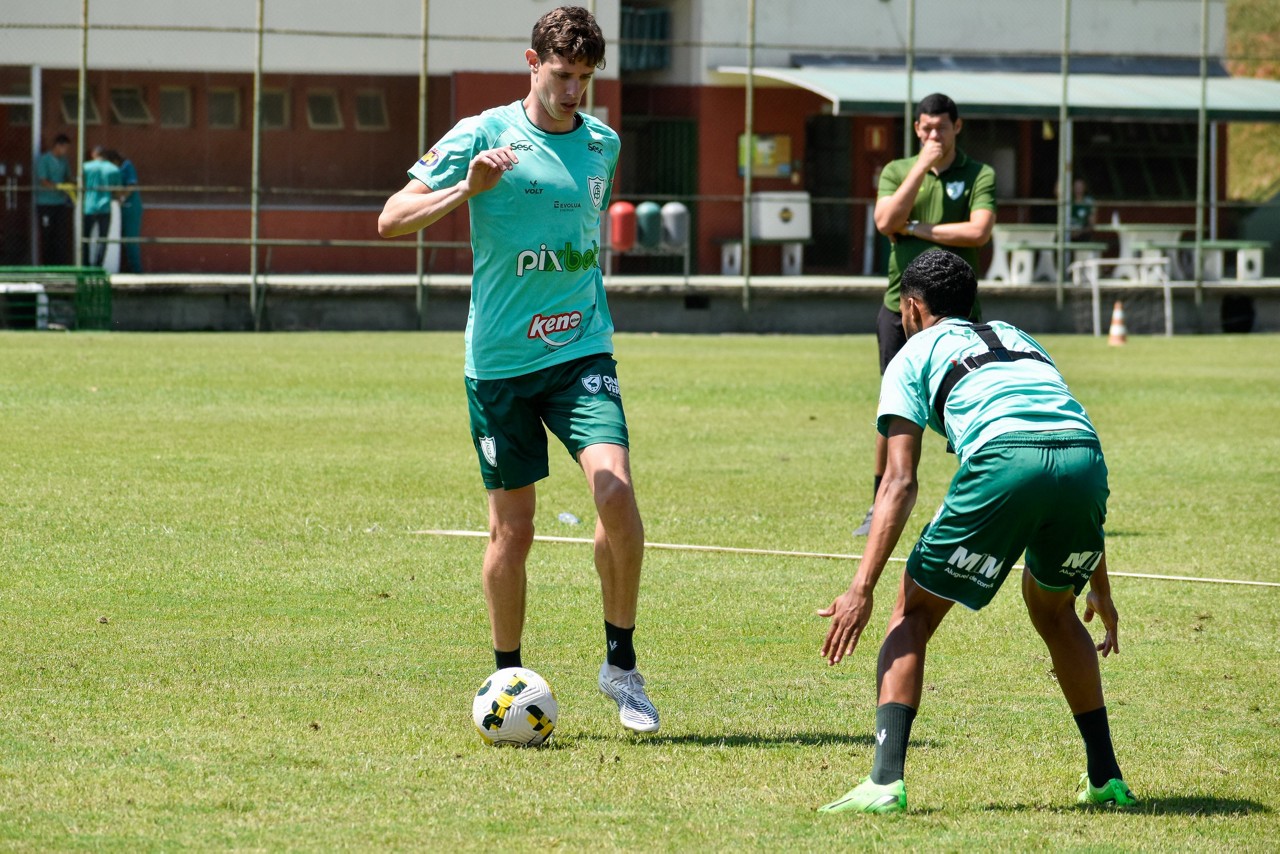O zagueiro Germán Conti terminou a temporada 2022 como titular e tem a confiança do técnico Vagner Mancini