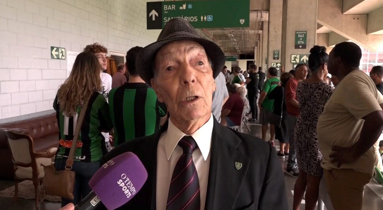 Amarelinho que atuou com a camisa do América na década de 50, prestou homenagem a Jair Bala nesta quarta-feira (28), na Arena Independência
