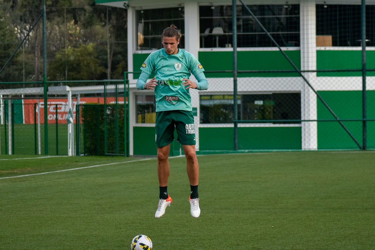 Time mineiro treinou durante a semana no CT do Palmeiras