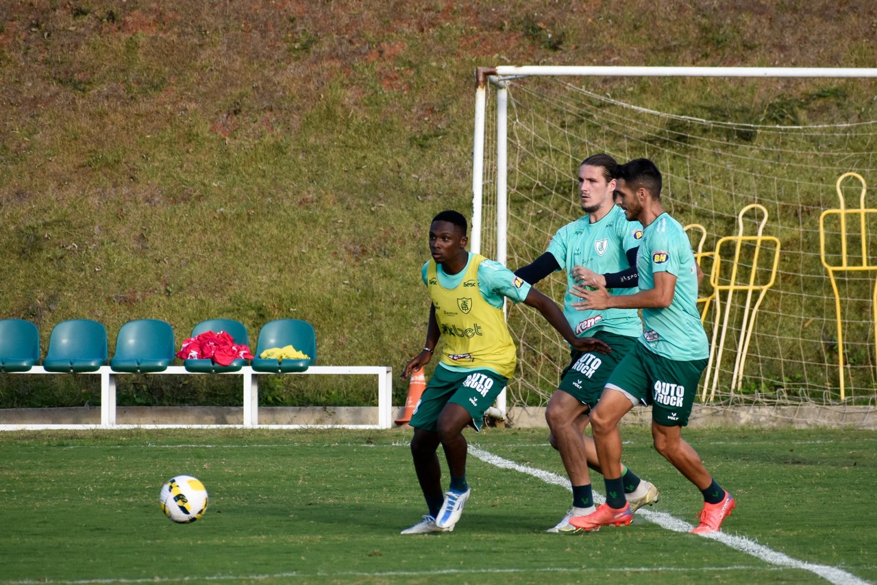 Mancini treinou aprimoramento do passe dos jogadores