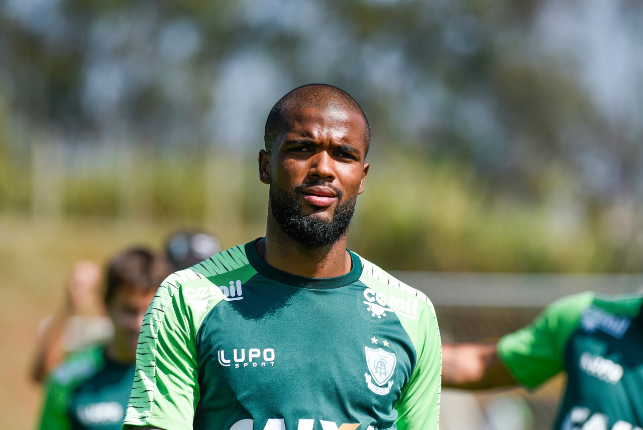 Messias retorna ao América depois de desfalcar a equipe diante do Flamengo