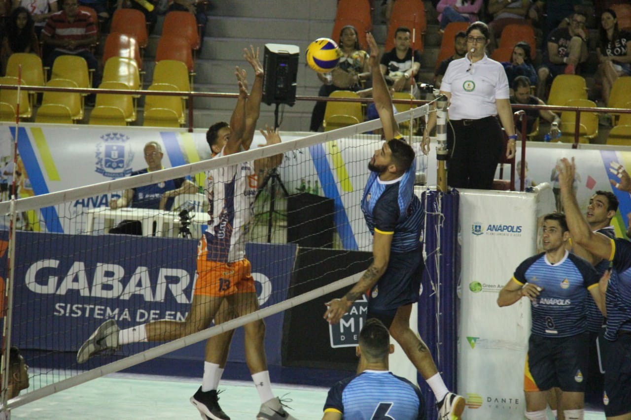 Central Robert, ex-Sada Cruzeiro, fez sua estreia pelo time goiano