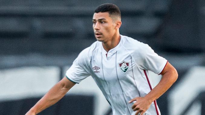 Volante André permanece no Fluminense