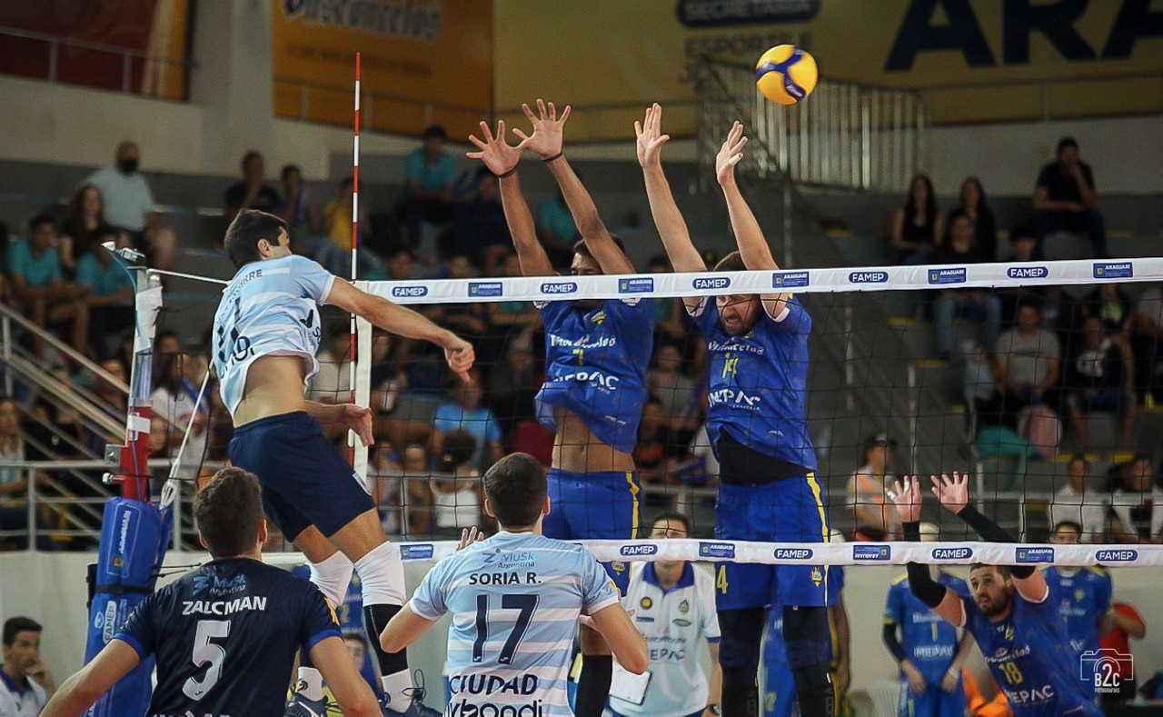 Ciudad vence Araguari por 3 sets a 1 pelo Sul-Americano de Vôlei