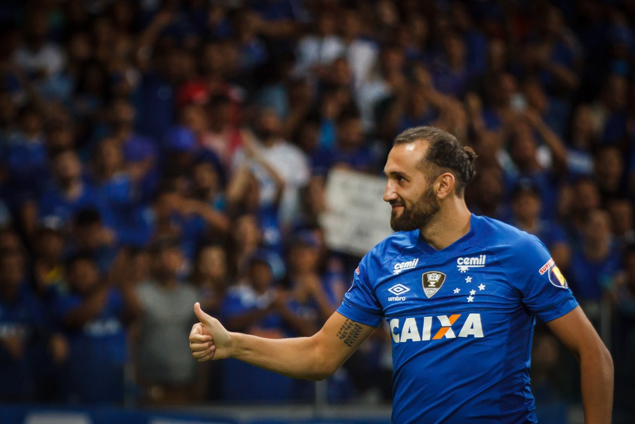 Argentino Hernán Barcos é a esperança de gols do time celeste para garantir os pontos necessários e se aproximar dos líderes do Campeonato Brasileiro nas próximas três partidas