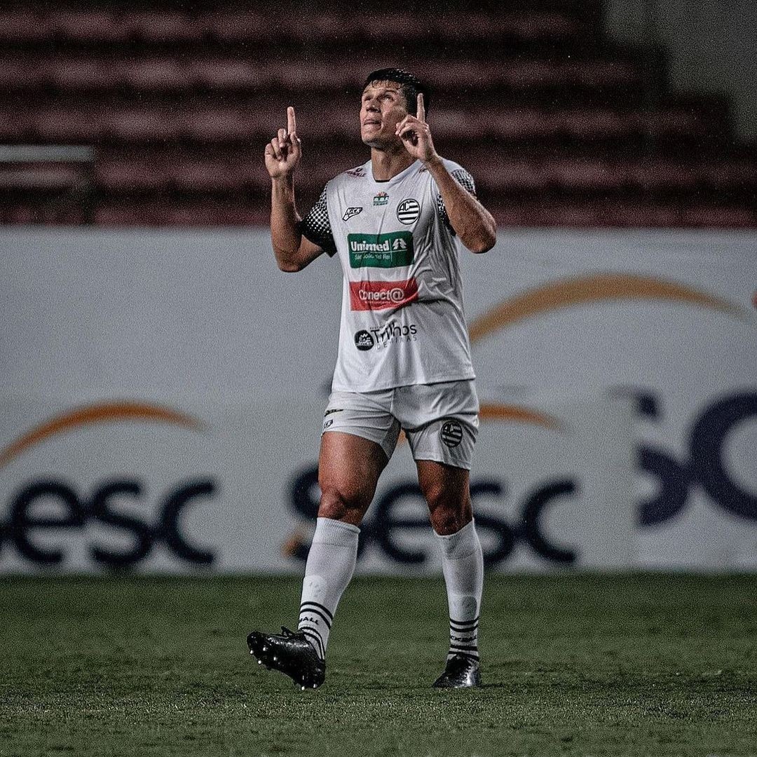 O zagueiro, de 30 anos, também acumula passagens por Paysandu, Juventude e Avaí.