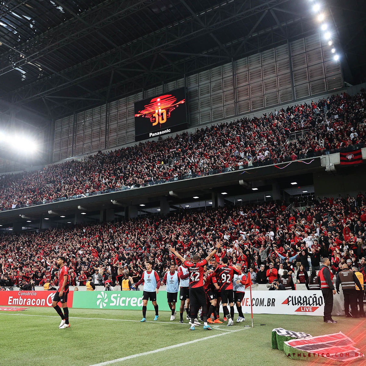 Athletico enfrenta o Internacional neste sábado (16)