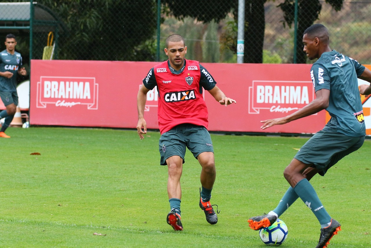 Clayton foi relacionado para alguns jogos após a Copa do Mundo, mas não entrou em campo