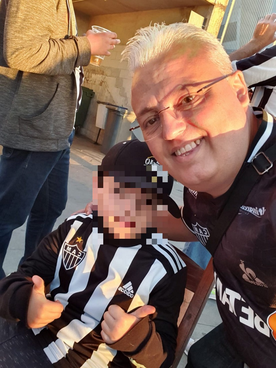Bira ao lado do filho de 7 anos, que ficou traumatizado com o crime no Mineirão