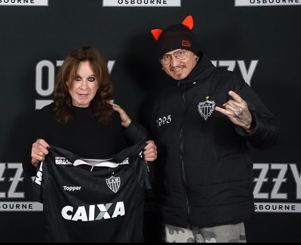 Ozzy Osbourne ganhou camisa do Atlético