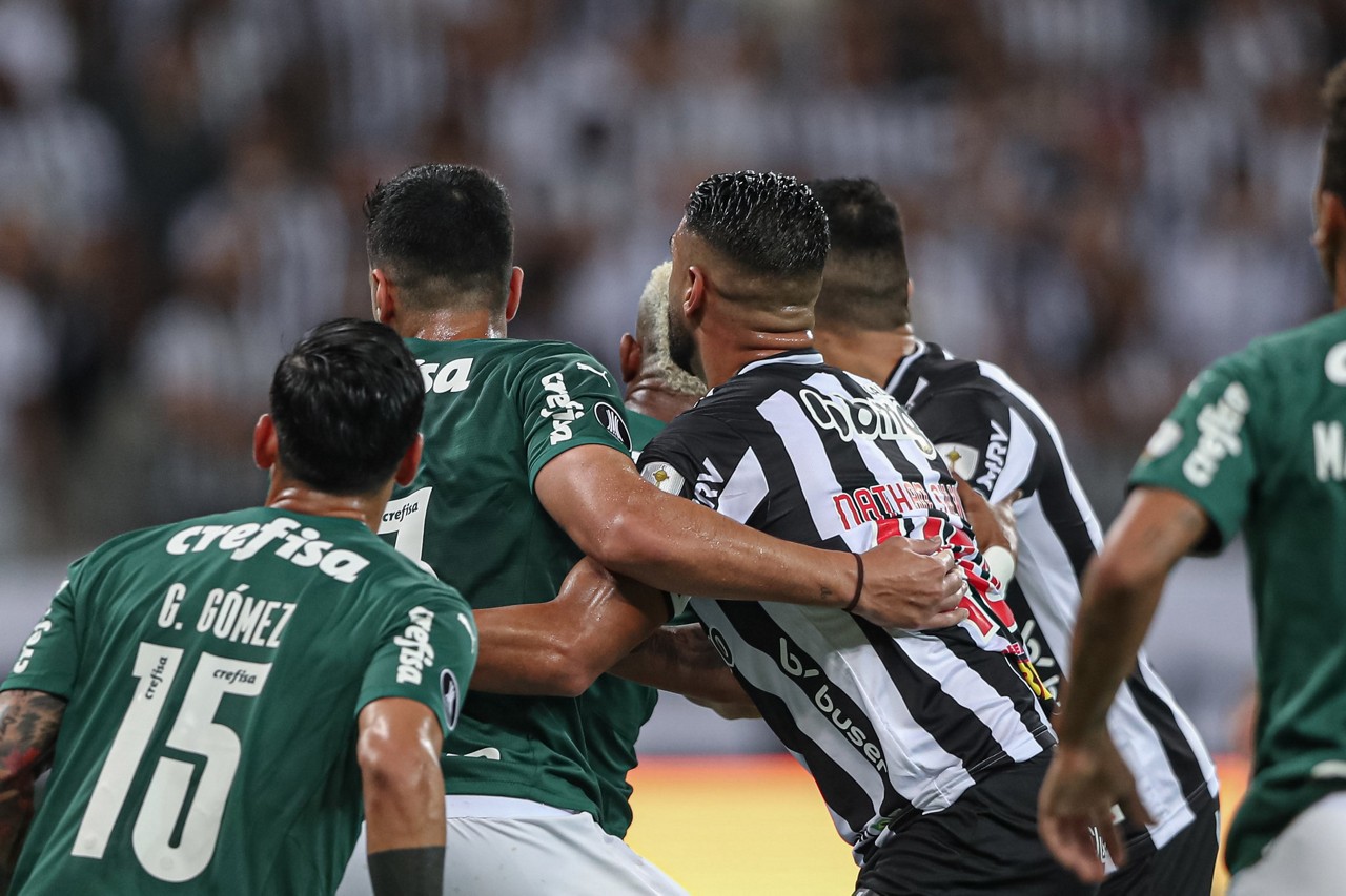 No Mineirão, o Galo empatou por 1 a 1 com o Palmeiras e foi eliminado da Libertadores