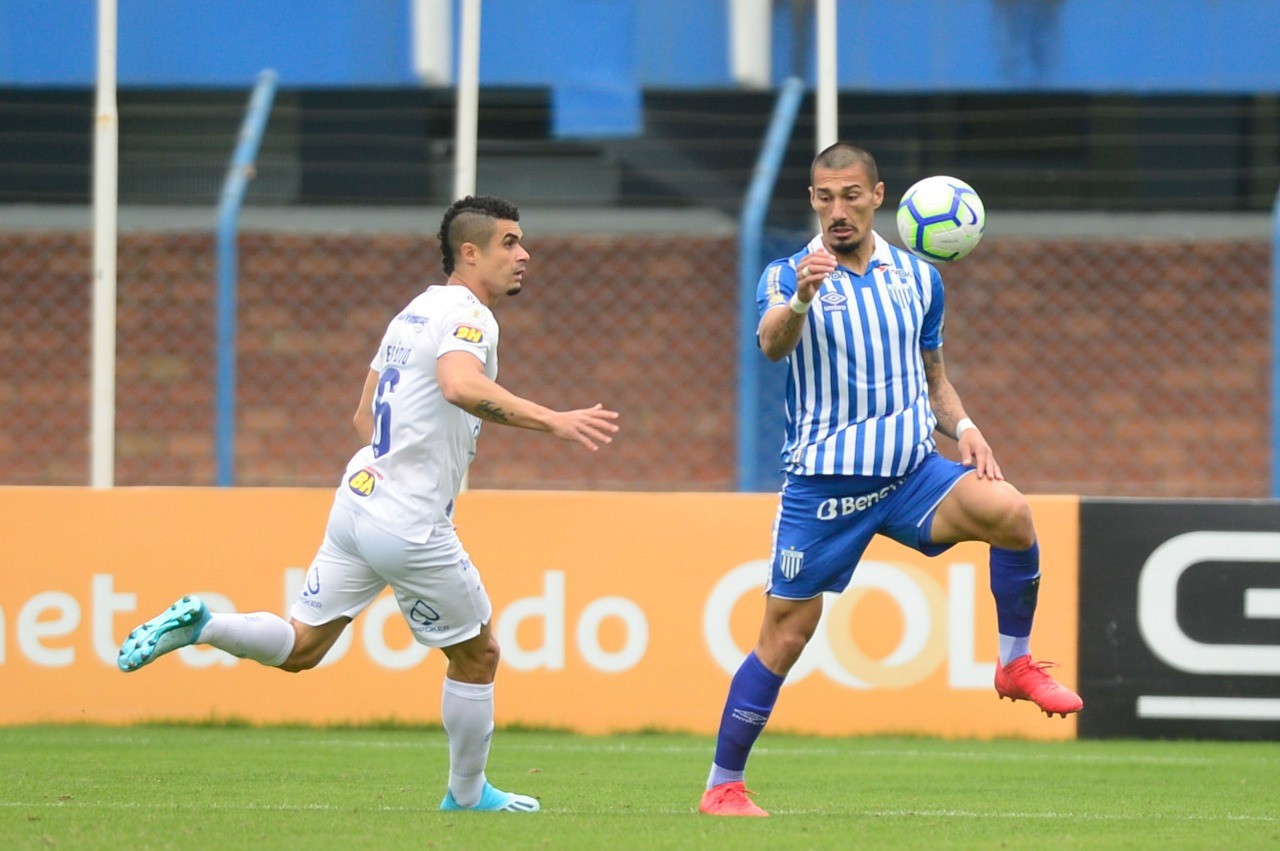 Avaí e Cruzeiro se enfrentam pelo Campeonato Brasileiro 2019