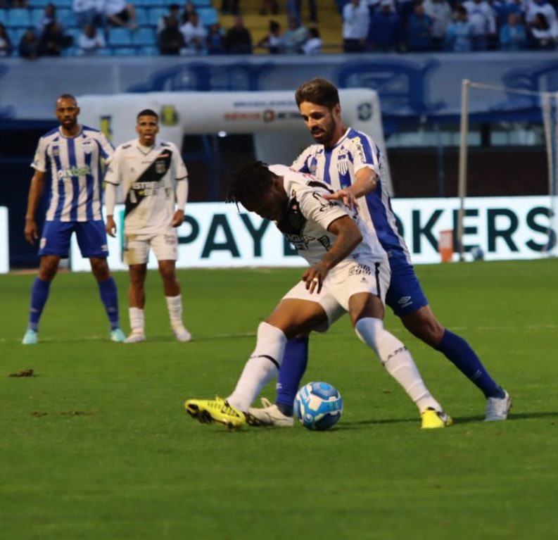 Partida foi disputada na Ressacada, neste sábado (8)