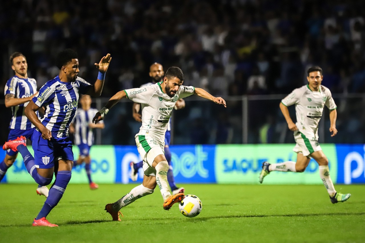 Juventude segurou Avaí na Ressacada com dois a menos, mas continua na zona de rebaixamento do Campeonato Brasileiro