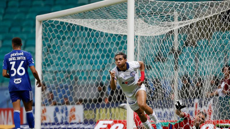 Jacaré fez dois gols na vitória do Bahia sobre o Cruzeiro, na abertura da Série B