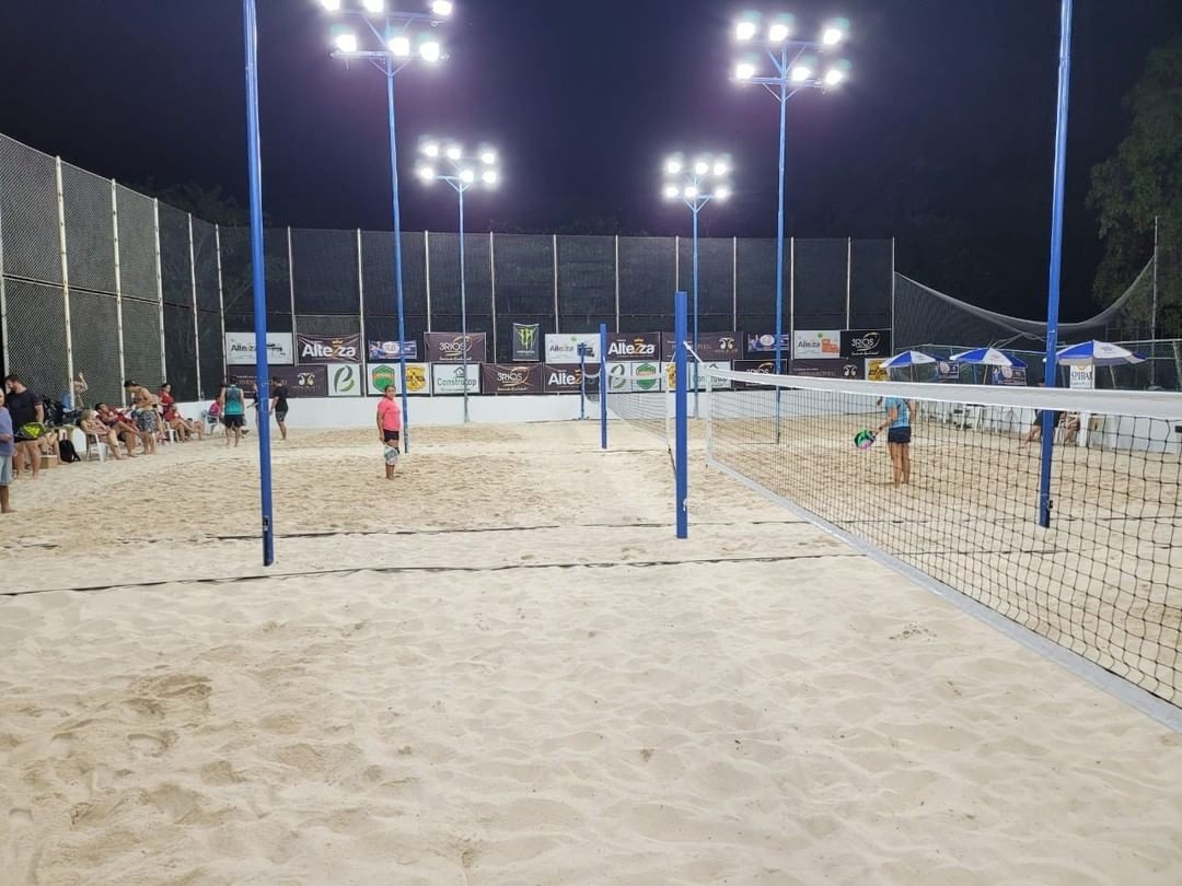 custo para construir uma quadra de beach tennis é de R$ 50 mil a R$ 60 mil