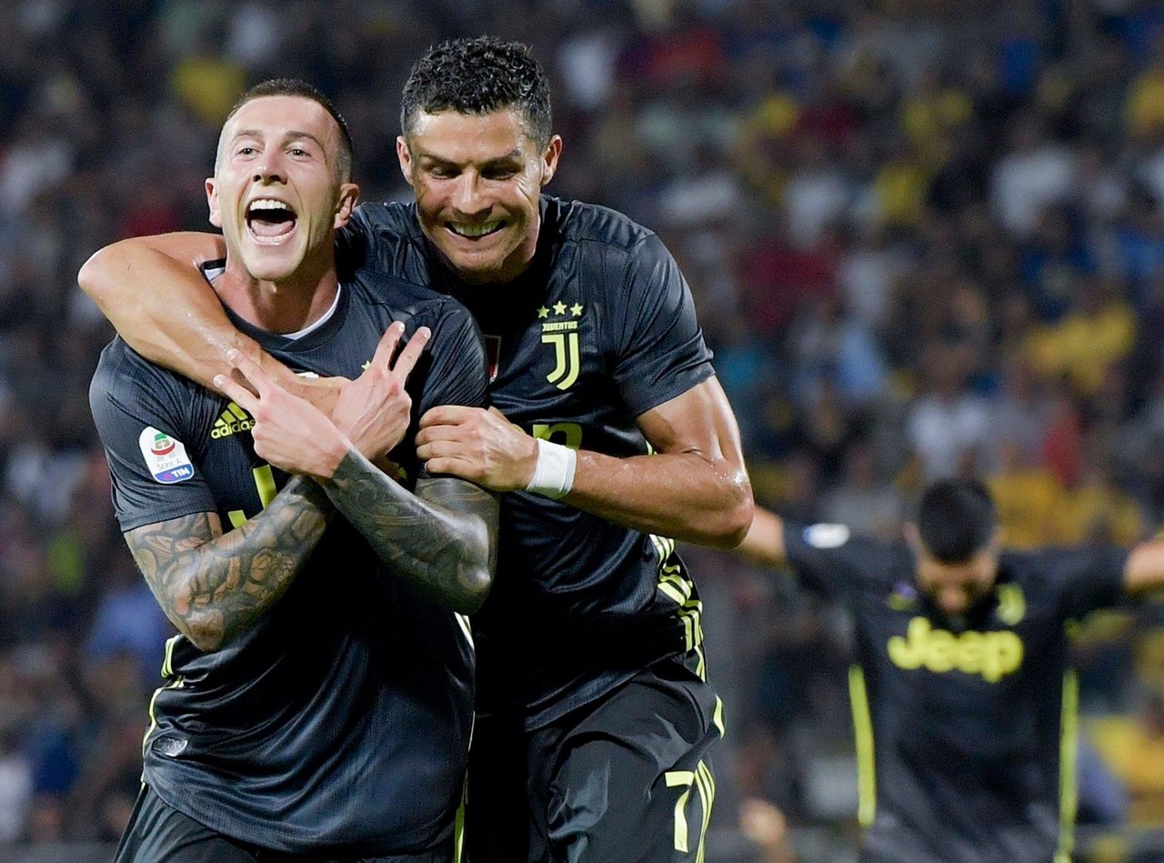 Carreira de Bernardeschi (à esquerda) estava restrita à Itália